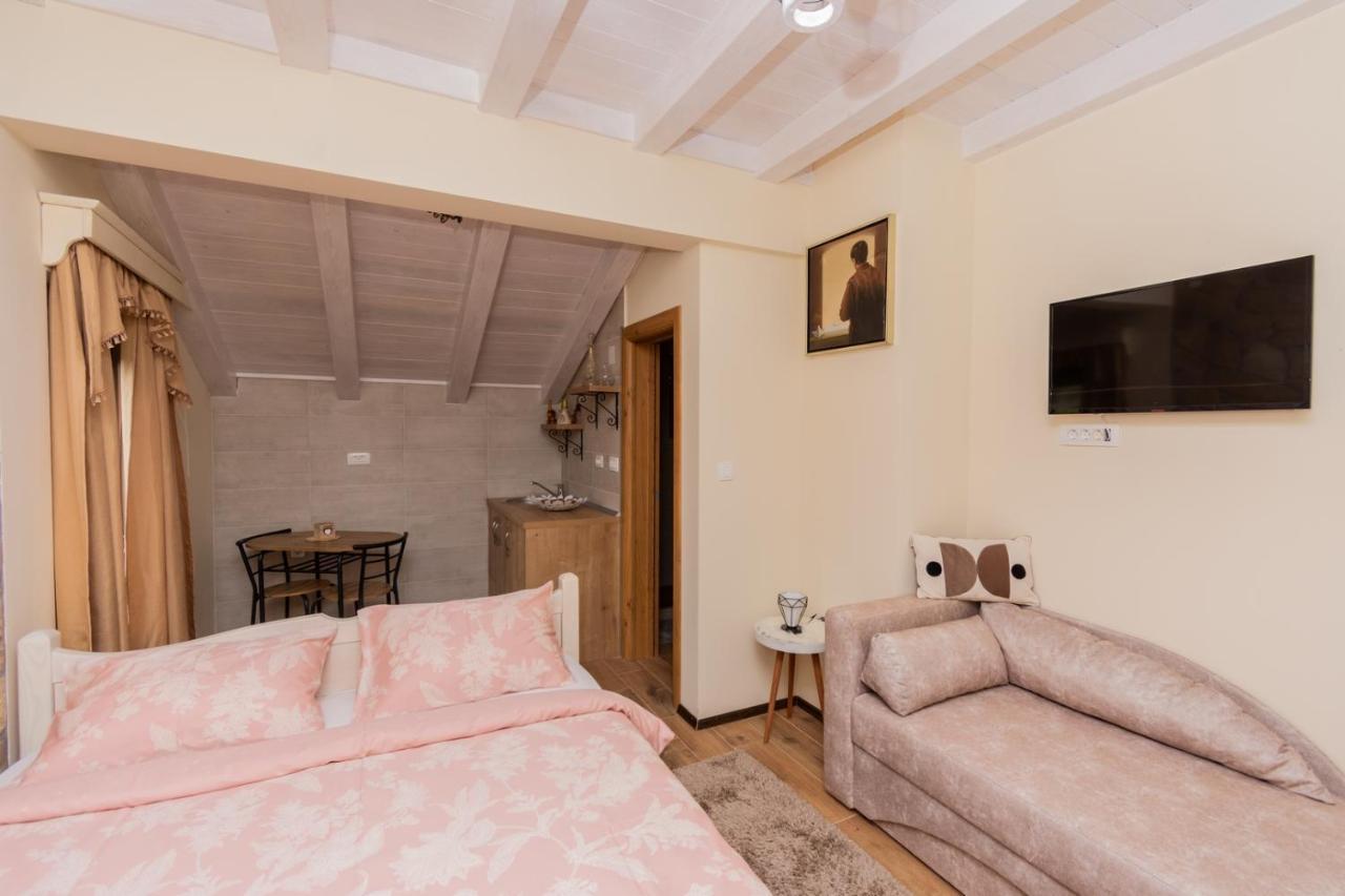 Ostroske Grede Bed & Breakfast Niksic Exterior photo